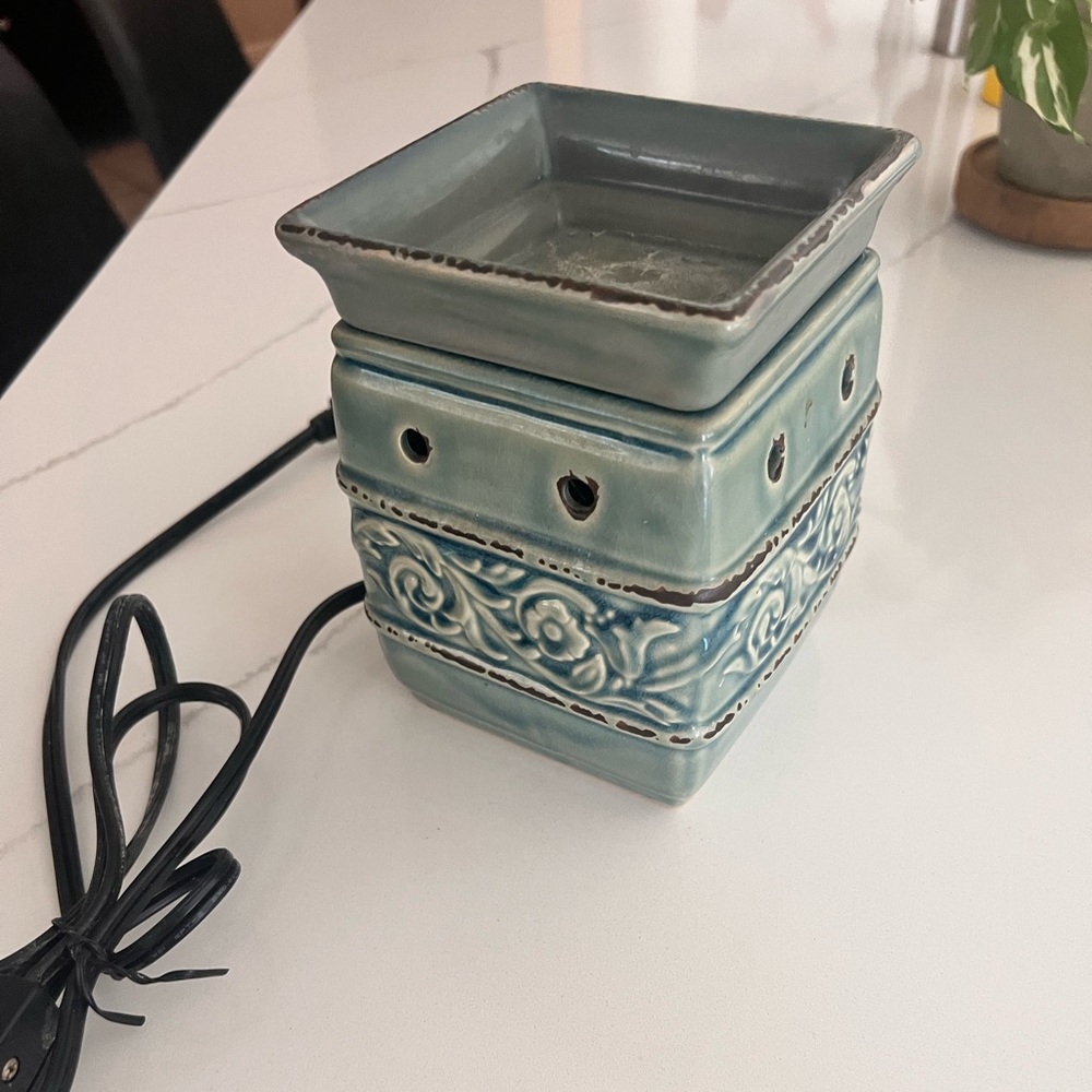 Scentsy wax warmer